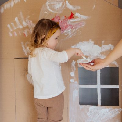 bimba-pittura-casetta